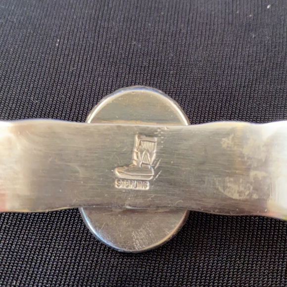 Navajo made sterling silver spinal oyster bracelet - Picture 3 of 5